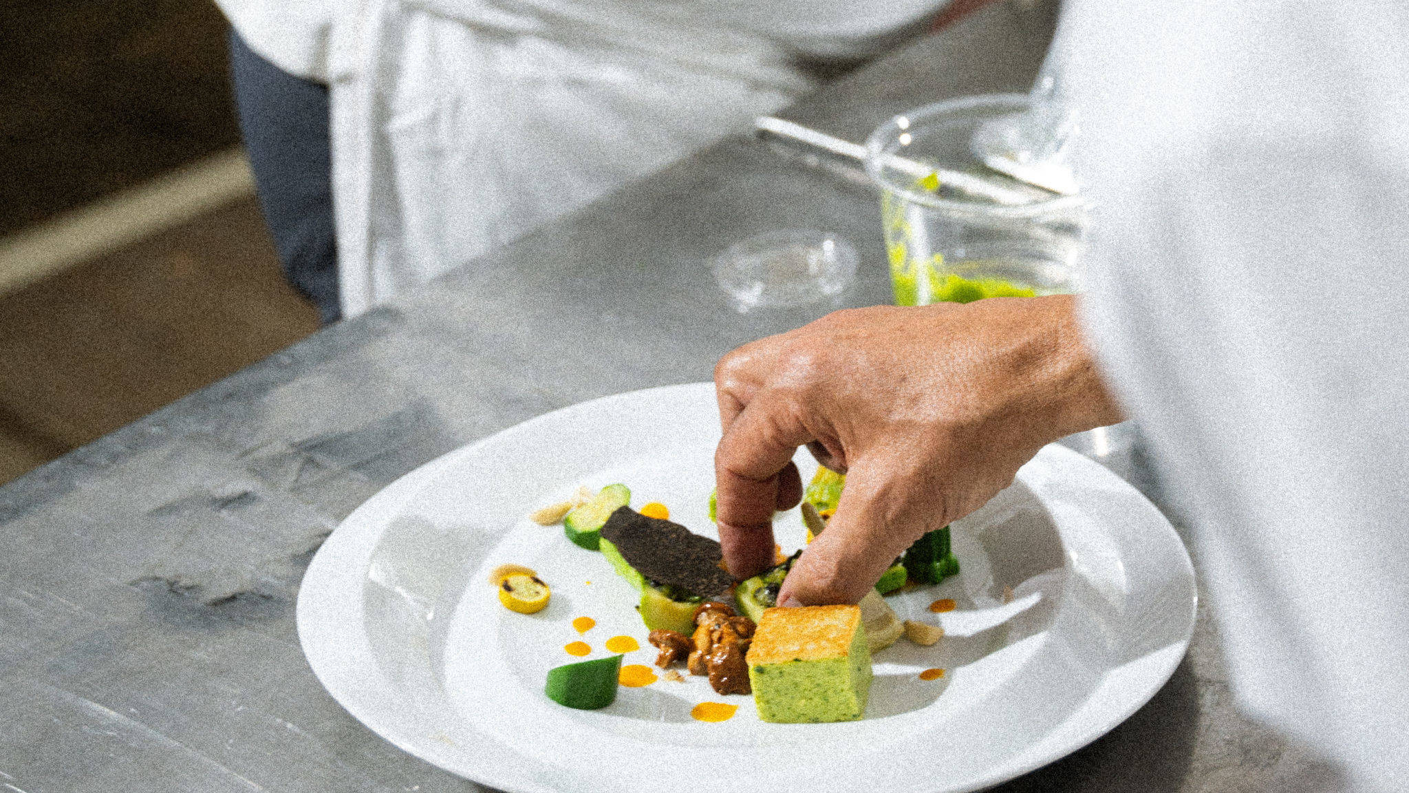 Dressage du plat gastronomique du chef Marcon