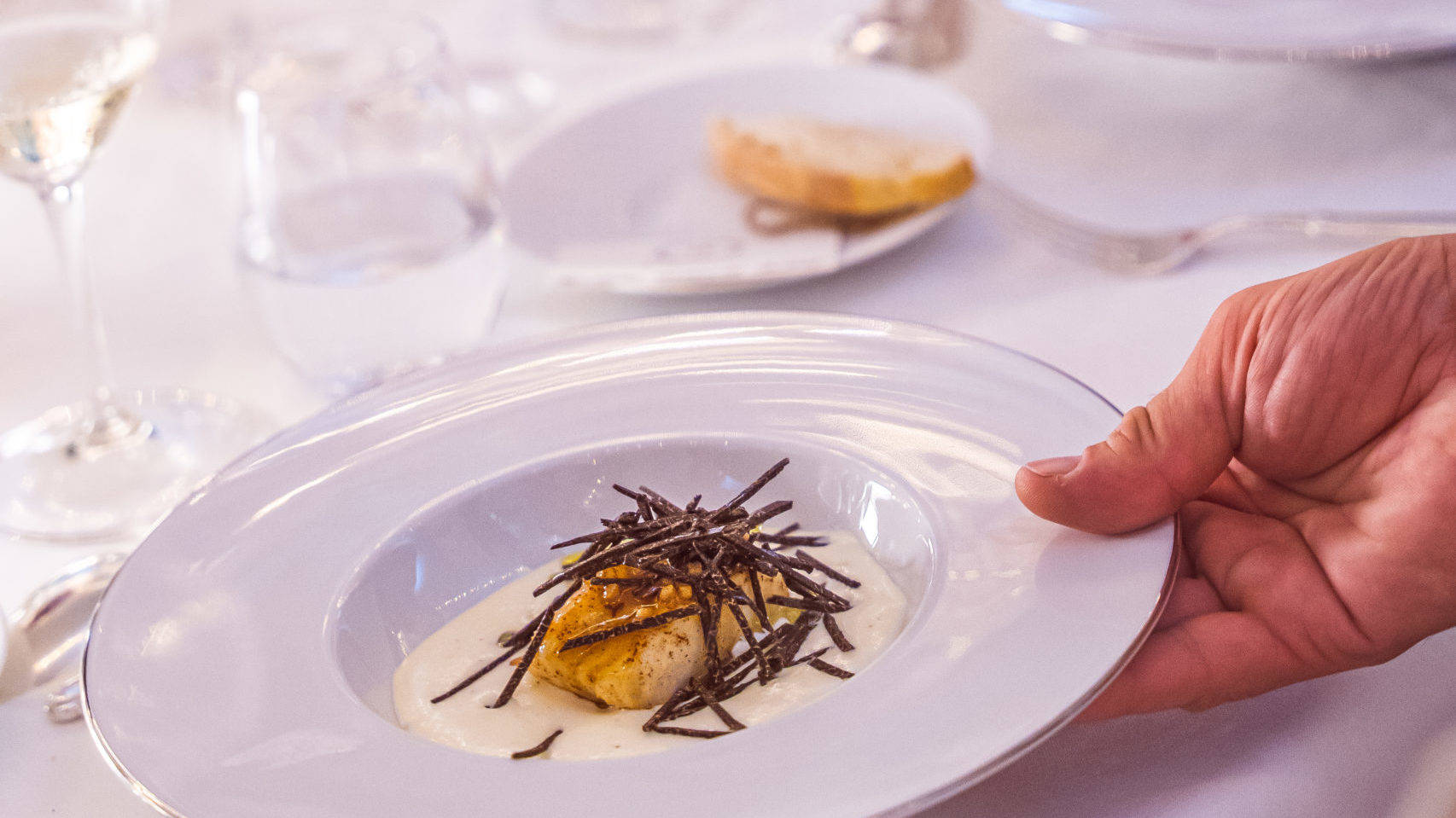 Assiette d'un plat gastronomique français par le chef Bacquié